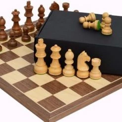 Raindroptime.com Luxe Schaakspel: Schaakbord Walnoot En Esdoorn 35 Cm - Schaakstukken Acacia Nr: 3 -Kinderspellen Verkoopwinkel 550x308 32