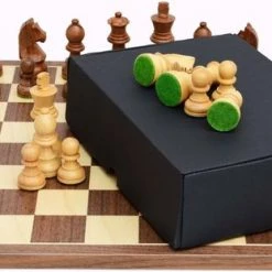 Raindroptime.com Luxe Schaakspel: Schaakbord Walnoot En Esdoorn 35 Cm - Schaakstukken Acacia Nr: 3 -Kinderspellen Verkoopwinkel 550x311 16