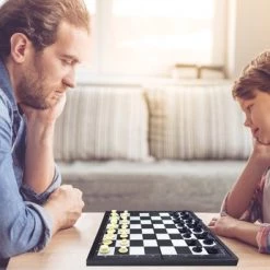 Geen Merk, Geen Probleem Magnetisch Opvouwbaar Schaakspel -Kinderspellen Verkoopwinkel 550x346 3